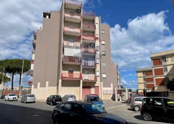 Edificio all\'aperto - Trilocale Via Papa Giovanni XXIII
 
38, Trani - foto 2