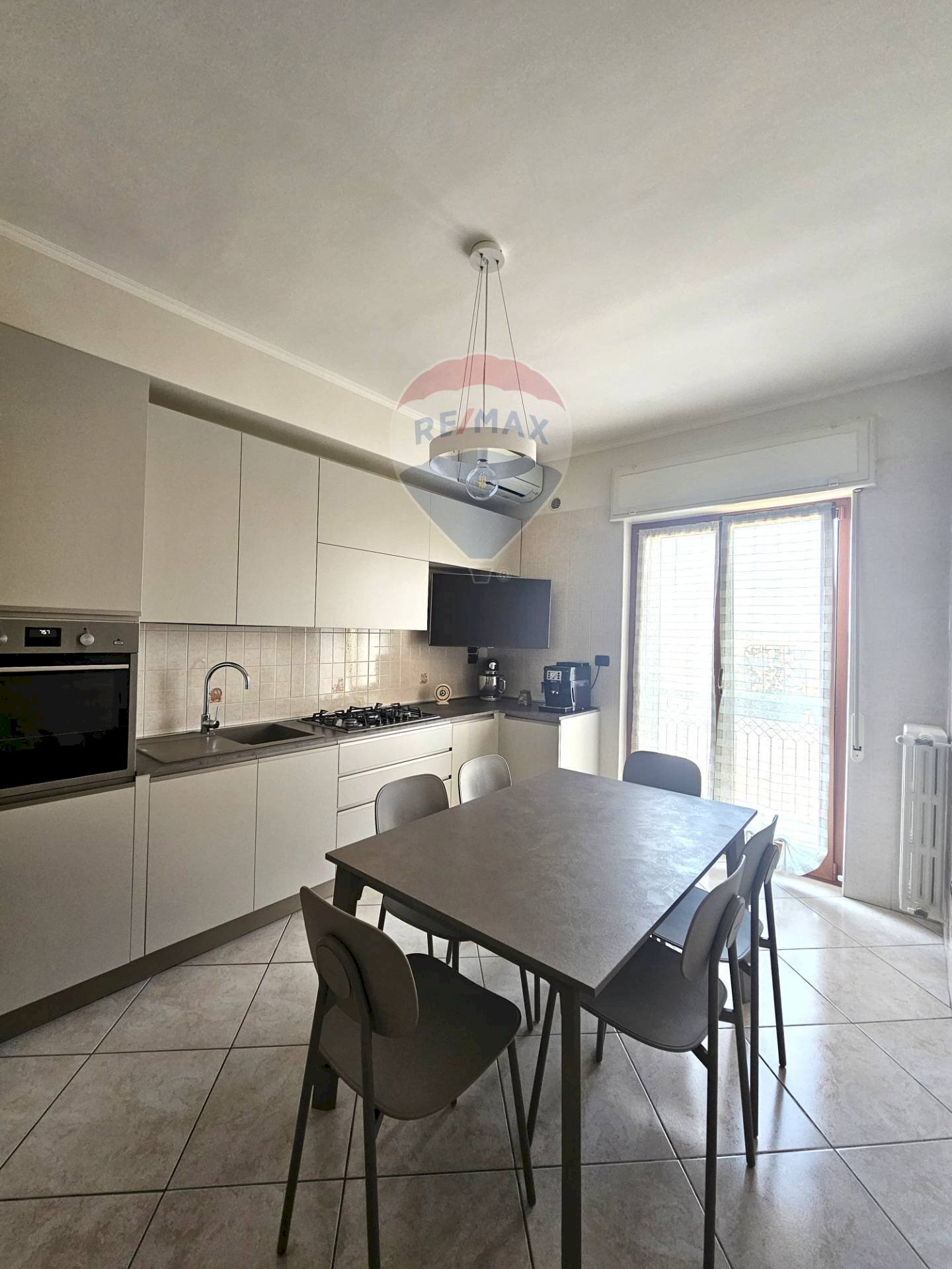 Sala da pranzo - Quadrilocale Corso Matteo Renato Imbriani
 
207, Trani - foto 2