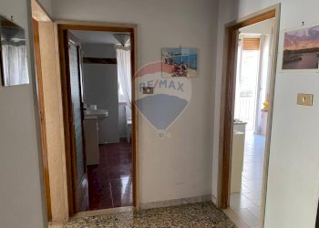 Hall / corridoio - Quadrilocale Via Rovereto
 
12, Trani - foto 8