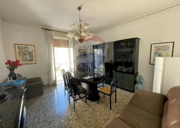 Sala da pranzo - Quadrilocale Via Rovereto
 
12, Trani - foto 17