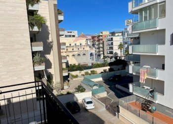 Edificio all\'aperto - Quadrilocale Via Rovereto
 
12, Trani - foto 24