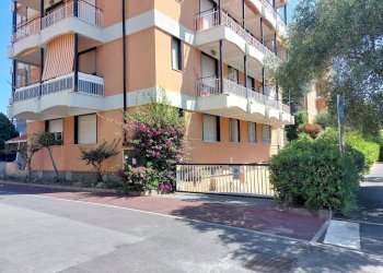 facciata - Box XXV Aprile, San Bartolomeo al Mare - foto 4