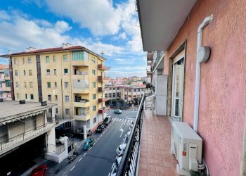 terrazzo - Trilocale Ludovico Giordano
 
6, Imperia - foto 11