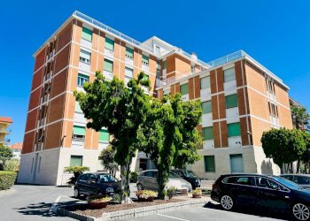 vista - Cantina / Solaio via Aurelia
82, San Bartolomeo al Mare - foto 1
