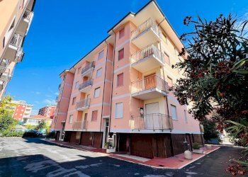 vista - Trilocale degli Aranci
 
9, San Bartolomeo al Mare - foto 1