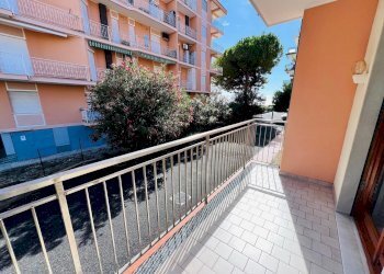terrazzo - Trilocale degli Aranci
 
9, San Bartolomeo al Mare - foto 16