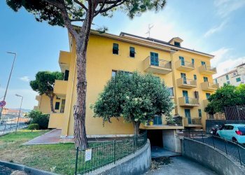 facciata - Trilocale Guglielmo Marconi
 
9, San Bartolomeo al Mare - foto 23