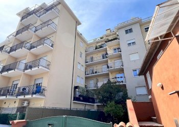 piscina - Bilocale Cristoforo Colombo
 
60, San Bartolomeo al Mare - foto 17