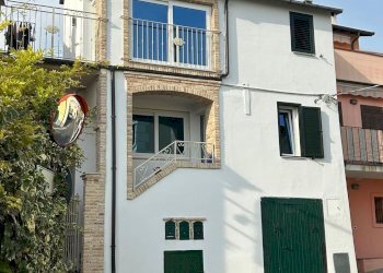 facciata - Quadrilocale Chiappa
 
9, San Bartolomeo al Mare - foto 1