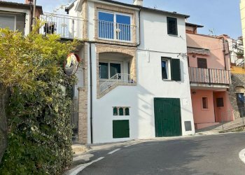 facciata - Quadrilocale Chiappa
 
9, San Bartolomeo al Mare - foto 26