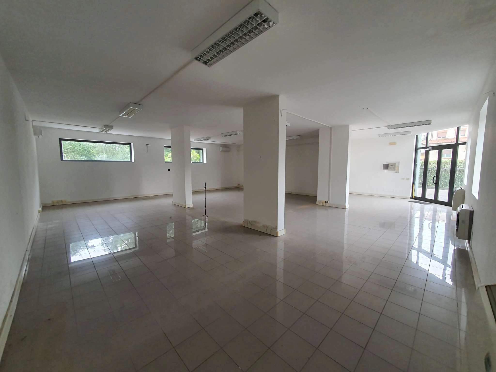 20210804_101408 - Locale Commerciale strada provinciale Strada Provinciale 415 Paullese, Madignano - foto 1