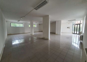 20210804_101408 - Locale Commerciale strada provinciale Strada Provinciale 415 Paullese, Madignano - foto 1