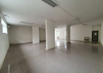 20210804_101437 - Locale Commerciale strada provinciale Strada Provinciale 415 Paullese, Madignano - foto 2