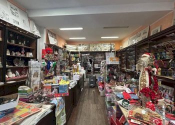 Interno non residenziale - Edicole - Edicole con Chiosco piazza Maggiore, Mondovì - foto 4