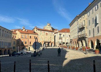 Zona - Edicole - Edicole con Chiosco piazza Maggiore, Mondovì - foto 7