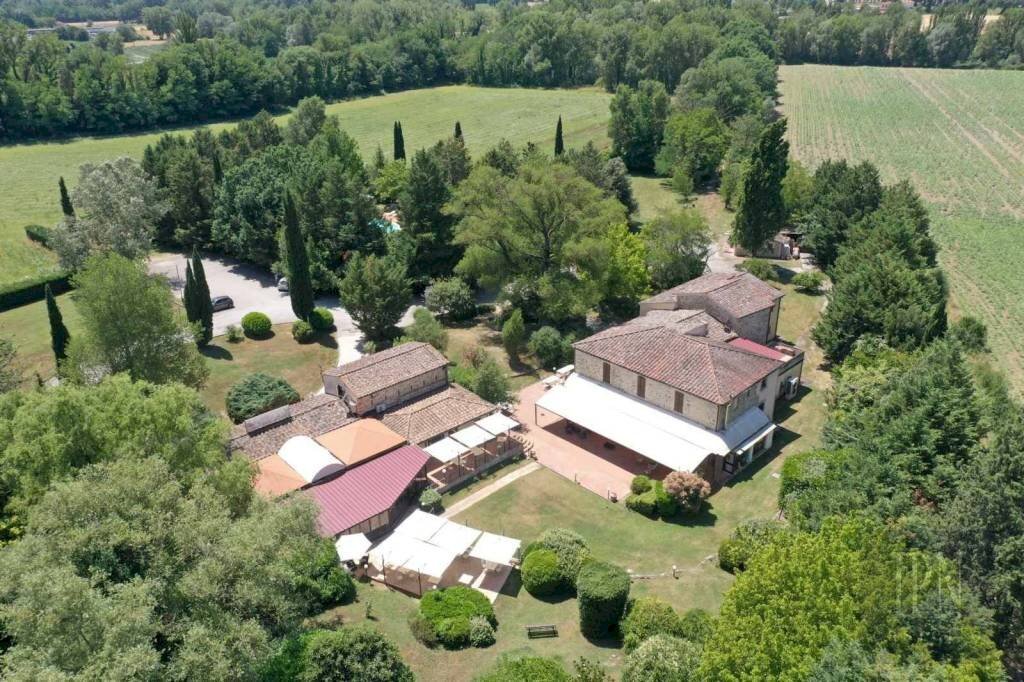 Vista - Rustico strada Statale di Gubbio e Pian d'Assino, Gubbio - foto 3