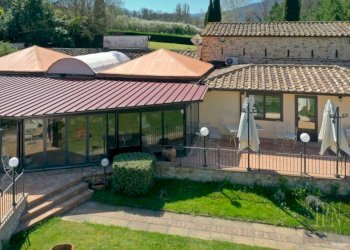 Facciata - Rustico strada Statale di Gubbio e Pian d'Assino, Gubbio - foto 16