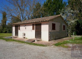 Facciata - Rustico strada Statale di Gubbio e Pian d'Assino, Gubbio - foto 34