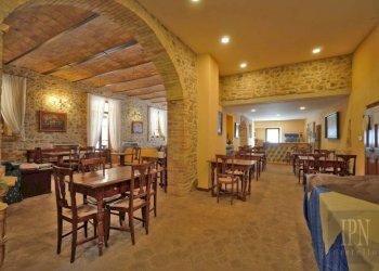 Interno non residenziale - Rustico strada Statale di Gubbio e Pian d'Assino, Gubbio - foto 37