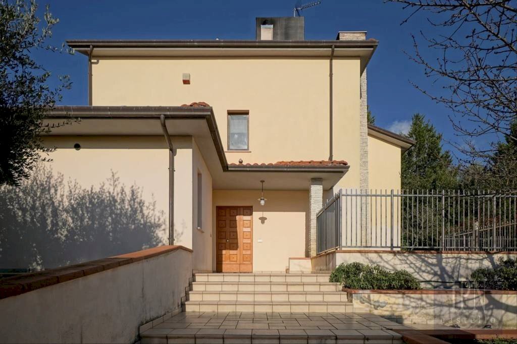 Facciata - Villa via Giovanni Pascoli, 11, Umbertide - foto 2