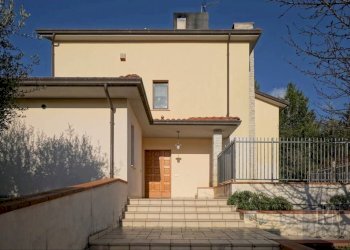 Facciata - Villa via Giovanni Pascoli, 11, Umbertide - foto 2