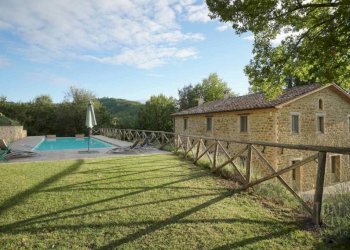 Piscina - Villa Località Caresto, Gubbio - foto 12