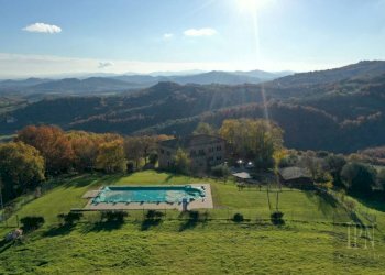 Piscina - Villa via di Borgogiglione, 33, Corciano - photo 1