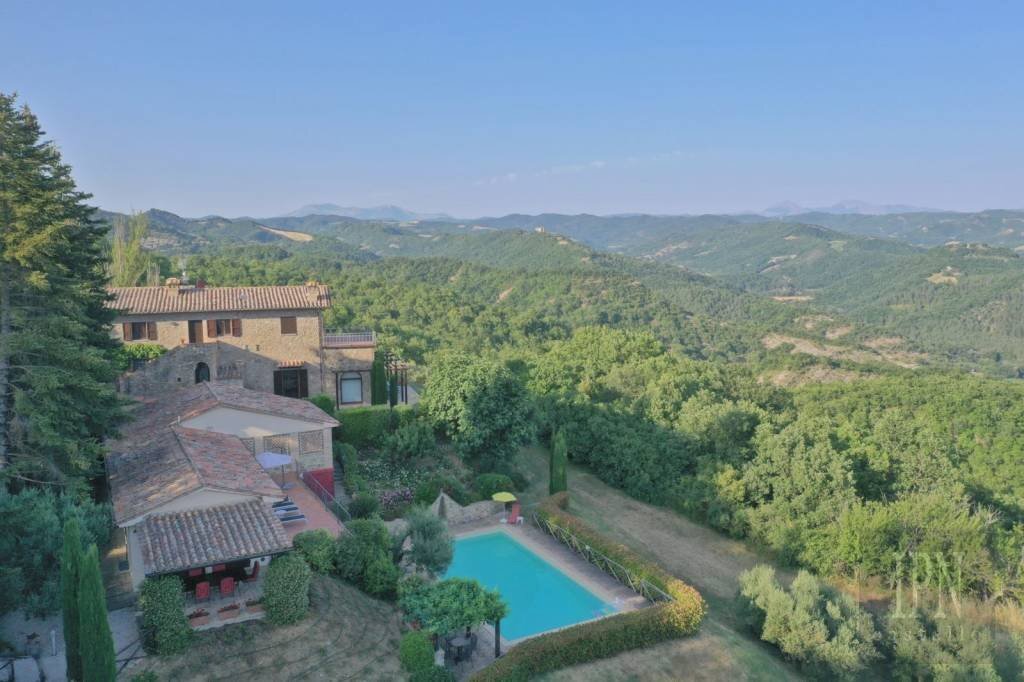 Piscina - Villa viale 1 Maggio, Montone - foto 1