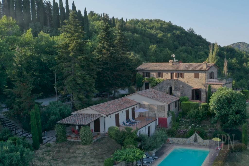 Piscina - Villa viale 1 Maggio, Montone - foto 2