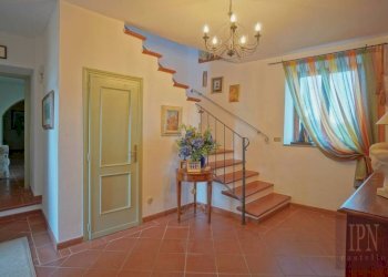 Salone - Villa viale 1 Maggio, Montone - foto 14