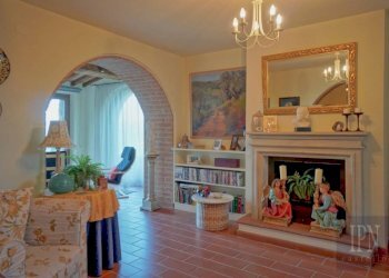 Salone - Villa viale 1 Maggio, Montone - foto 20