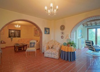 Salone - Villa viale 1 Maggio, Montone - foto 21