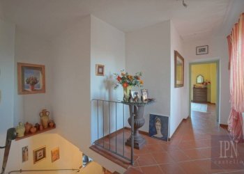 Disimpegno - Villa viale 1 Maggio, Montone - foto 23