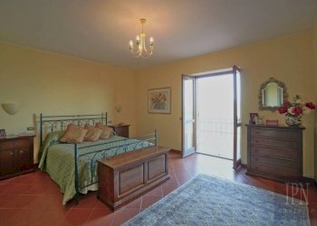 Camera da letto - Villa viale 1 Maggio, Montone - foto 28