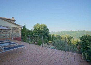 Terrazzo - Villa viale 1 Maggio, Montone - foto 32