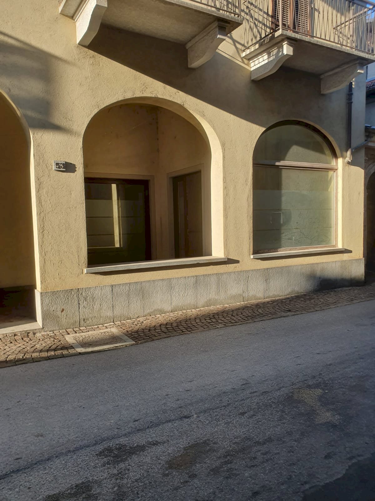 Locale Commerciale Via Umberto I, 53, Piasco - foto 1