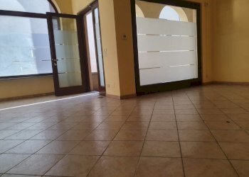 Locale Commerciale Via Umberto I, 53, Piasco - foto 10