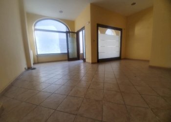 Locale Commerciale Via Umberto I, 53, Piasco - foto 32