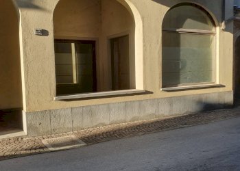 Locale Commerciale Via Umberto I, 53, Piasco - foto 1