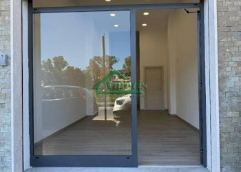 Foto 1 - Locale Commerciale Via Argine Destro, Imperia - foto 1