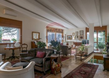 Soggiorno - Villa via portolino
 
22, Bulciago - foto 33