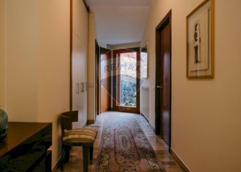 Hall / corridoio - Villa via portolino
 
22, Bulciago - foto 54