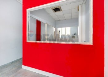 Hall / corridoio - Commercial Premises Via Cesare Baronio
 
51, Roma - photo 2