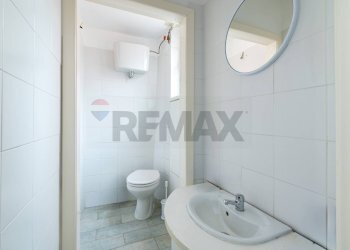 Bagno - Commercial Premises Via Cesare Baronio
 
51, Roma - photo 8