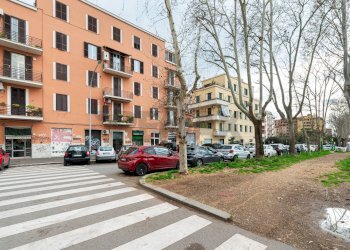 Edificio all\'aperto - Commercial Premises Via Cesare Baronio
 
51, Roma - photo 15