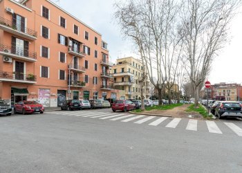 Edificio all\'aperto - Commercial Premises Via Cesare Baronio
 
51, Roma - photo 16