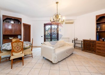 Sala da pranzo - Quadrilocale Via Vittime del Fascismo
 
5, Grottaferrata - foto 2