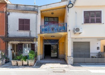 Edificio all\'aperto - Appartamento Via Garibaldi
 
100, Montelibretti - foto 2