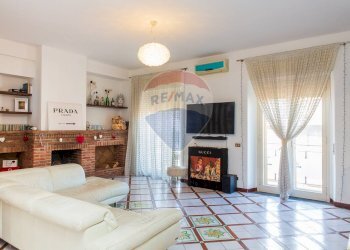 Soggiorno - Appartamento via belvedere
 
18, San Giovanni la Punta - foto 6