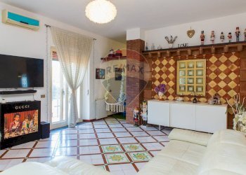 Soggiorno - Appartamento via belvedere
 
18, San Giovanni la Punta - foto 8